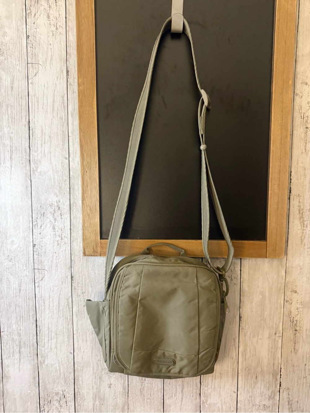Pacsafe Metrosafe 200 GII Anti-Theft Nylon Shoulder Bag Cross Body Travel RFID